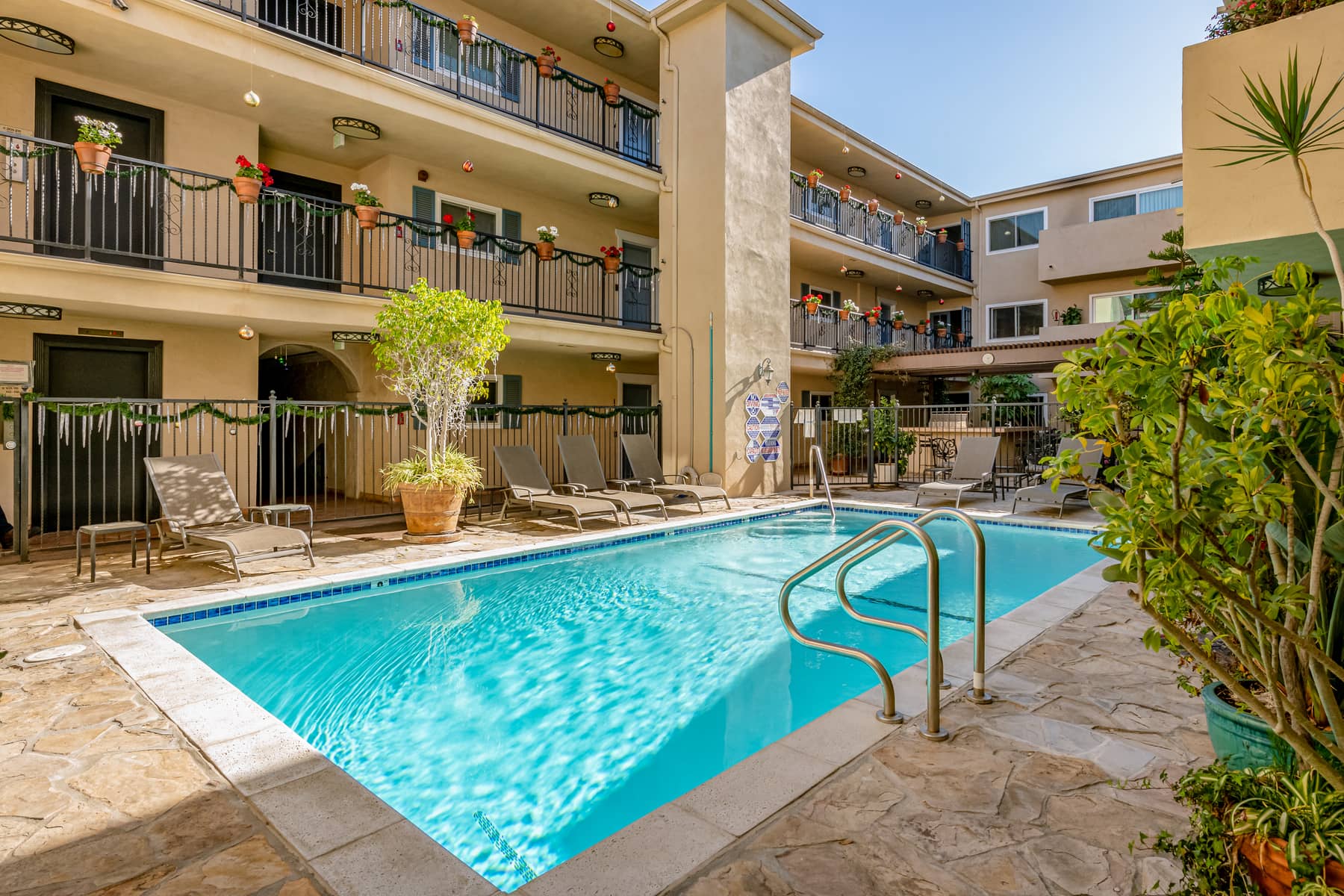 1203 N Sweetzer Ave, West Hollywood, CA 90069, USA