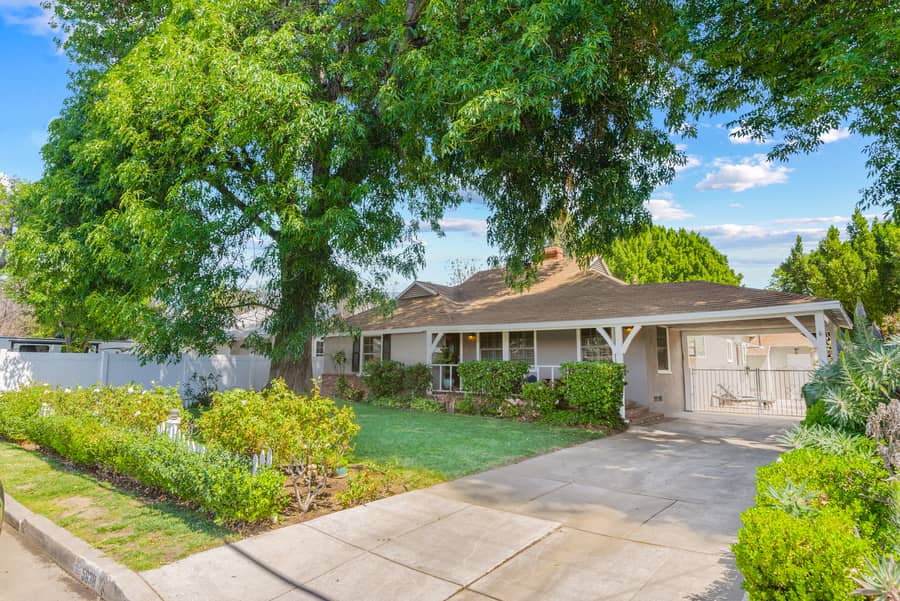 SingleLevel Ranch with pool on sprawling lot in Valley Glen