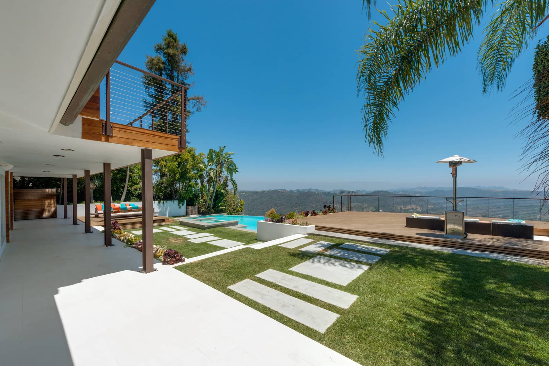 2028 Stradella Rd, Los Angeles, CA 90077