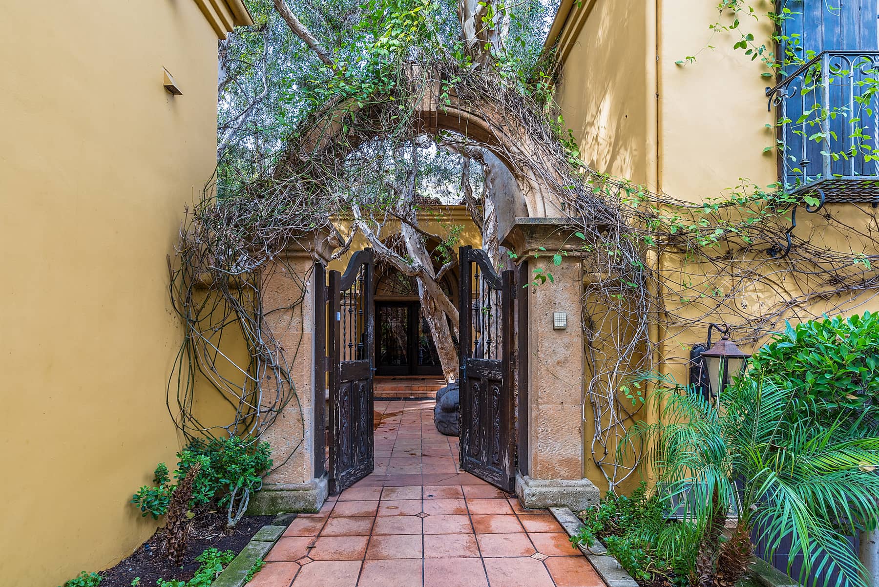 14144 Beresford Rd, Beverly Hills, CA 90210