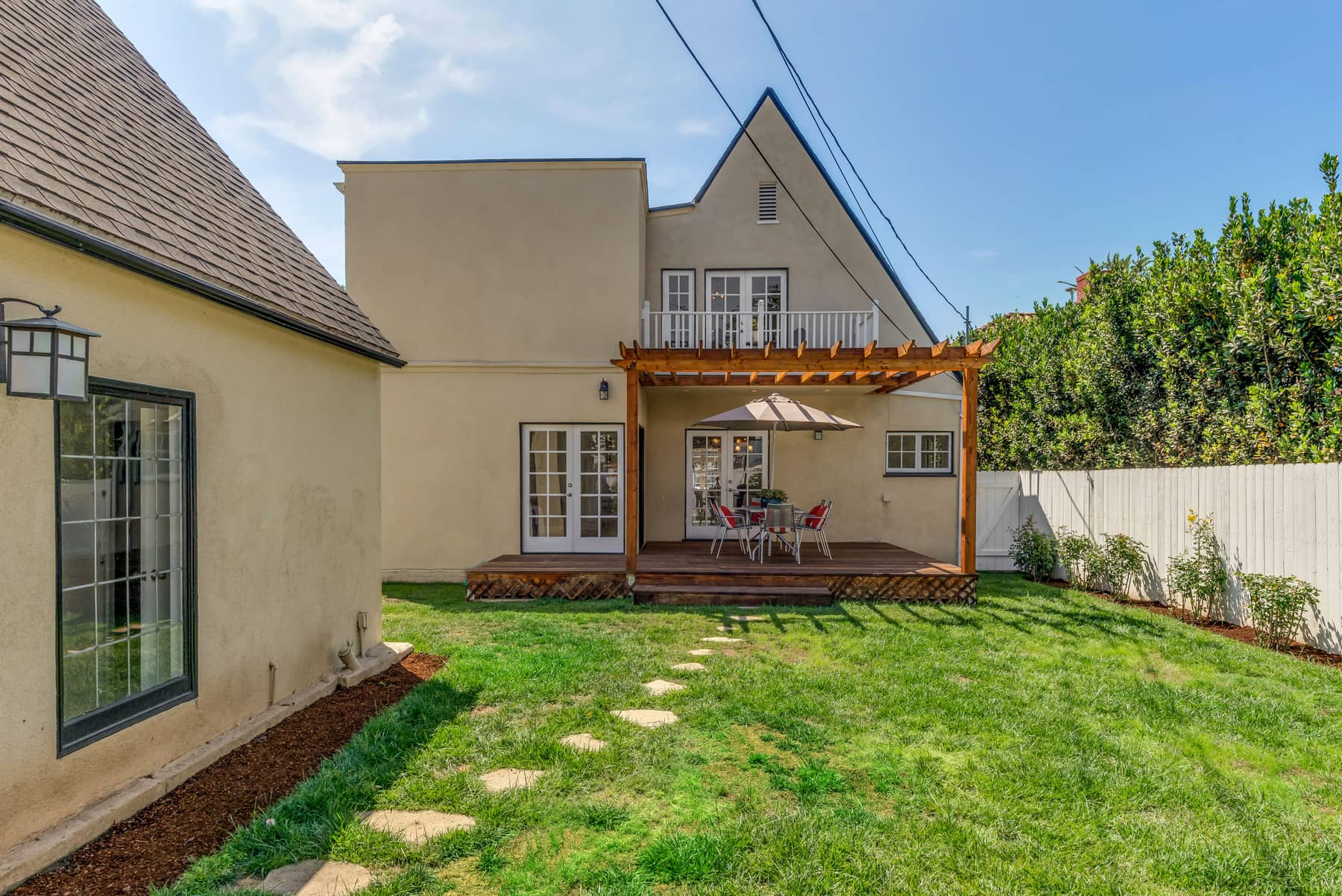 1626 Buckingham Rd. Los Angeles, CA 90019