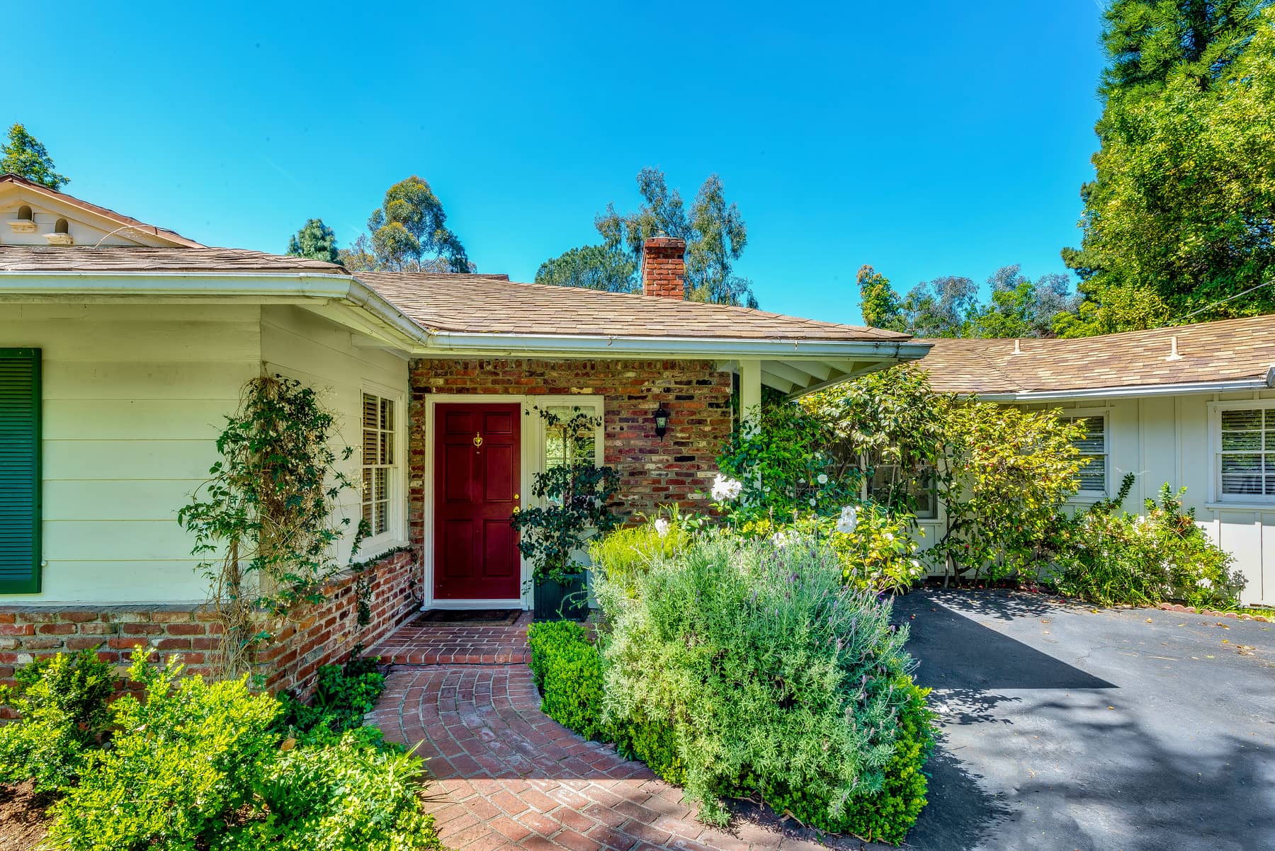 565 N Tigertail Rd, Los Angeles, CA 90049