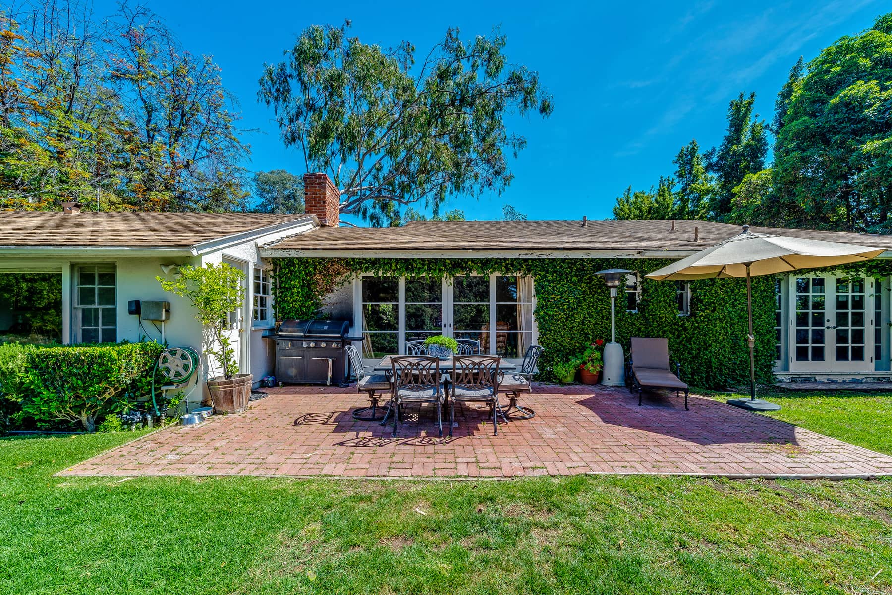 565 N Tigertail Rd, Los Angeles, CA 90049