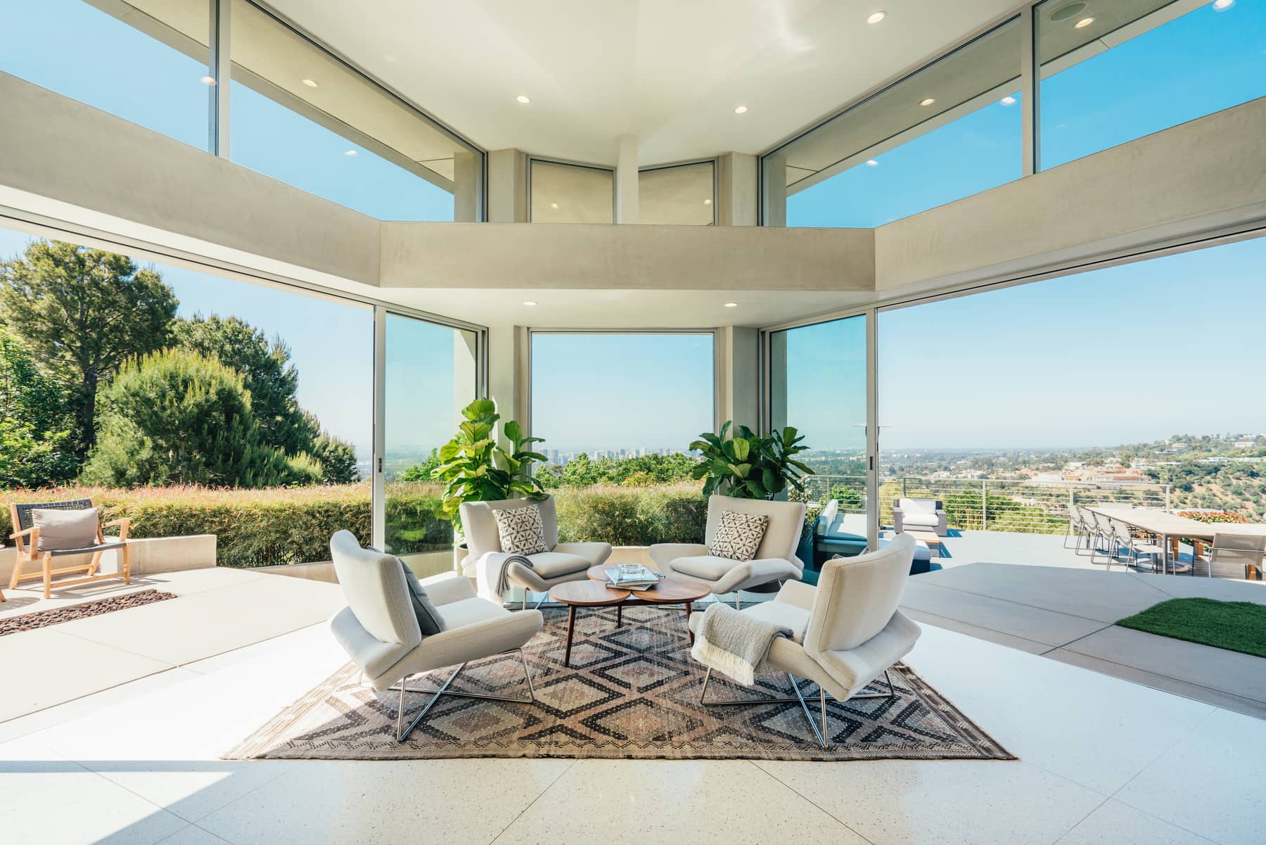 1547 Tower Grove Dr, Beverly Hills, CA 90210