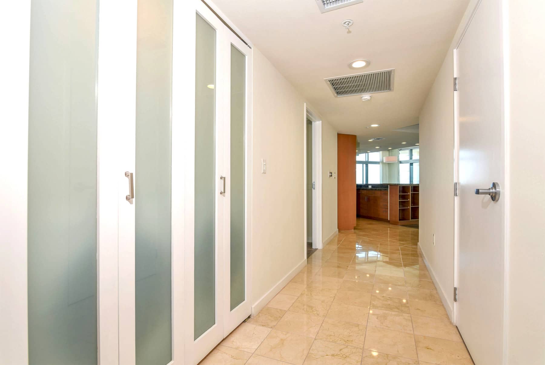 Picture Idea: High Rise Condo With Full Service Amenities