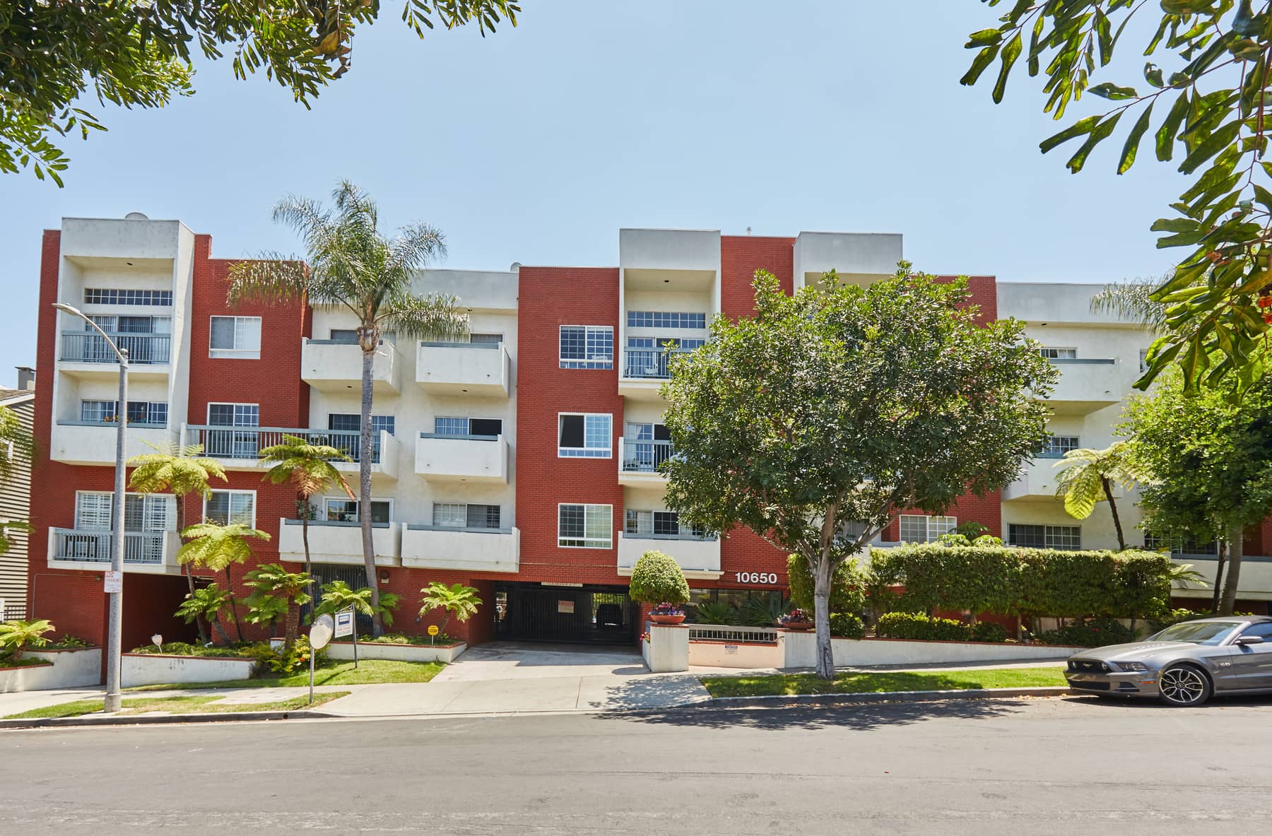 Westwood Penthouse Condo w/City View!