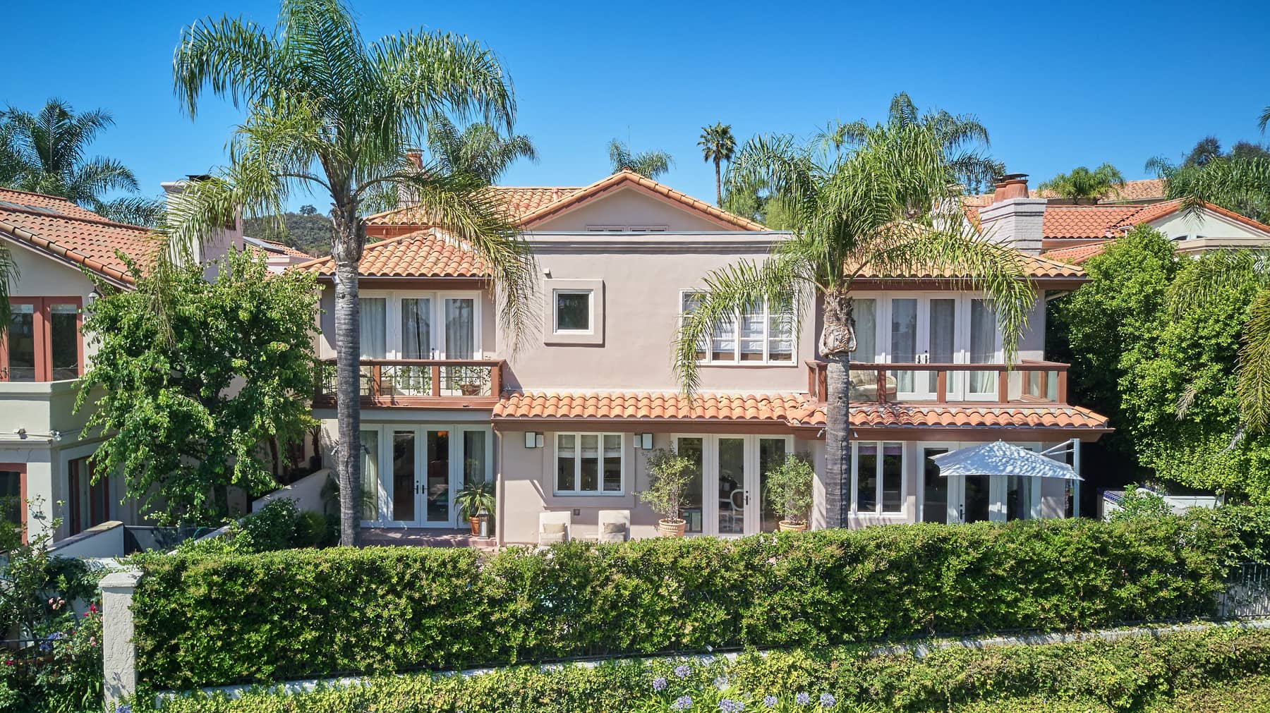 LUXURY BRENTWOOD POOL VILLA