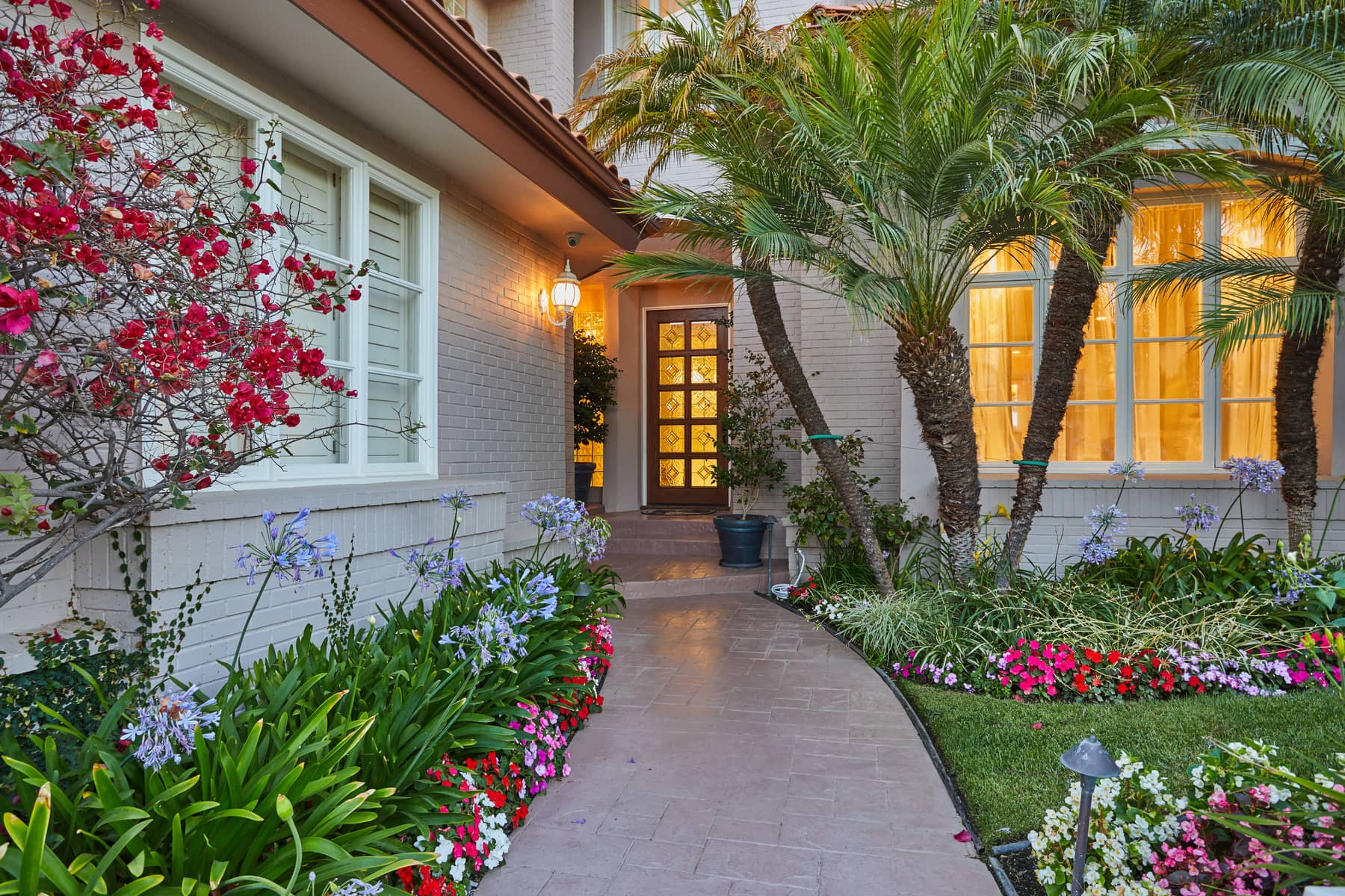 LUXURY BRENTWOOD POOL VILLA