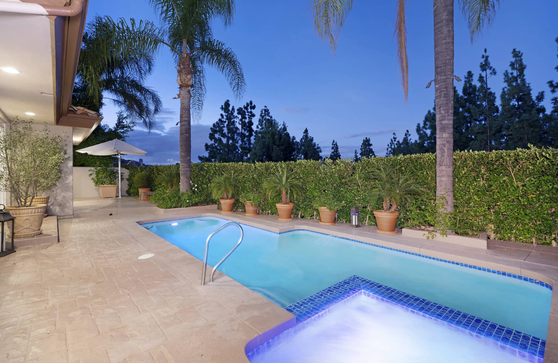 LUXURY BRENTWOOD POOL VILLA