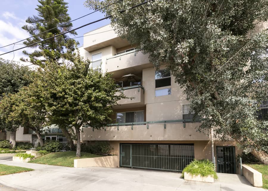 Spacious Condo in the Heart of NoHo Arts District!