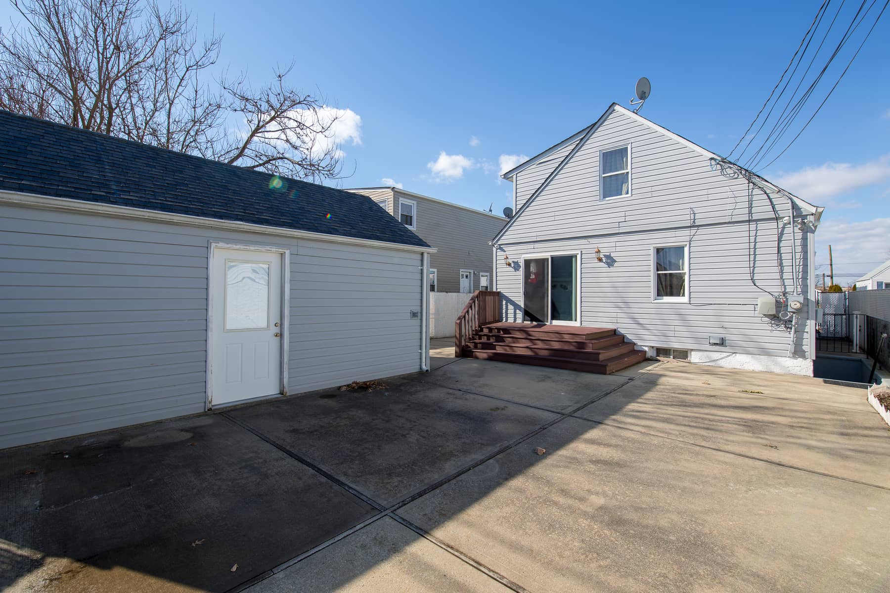 28 Virginia Dr, Elmont, NY 11003, USA