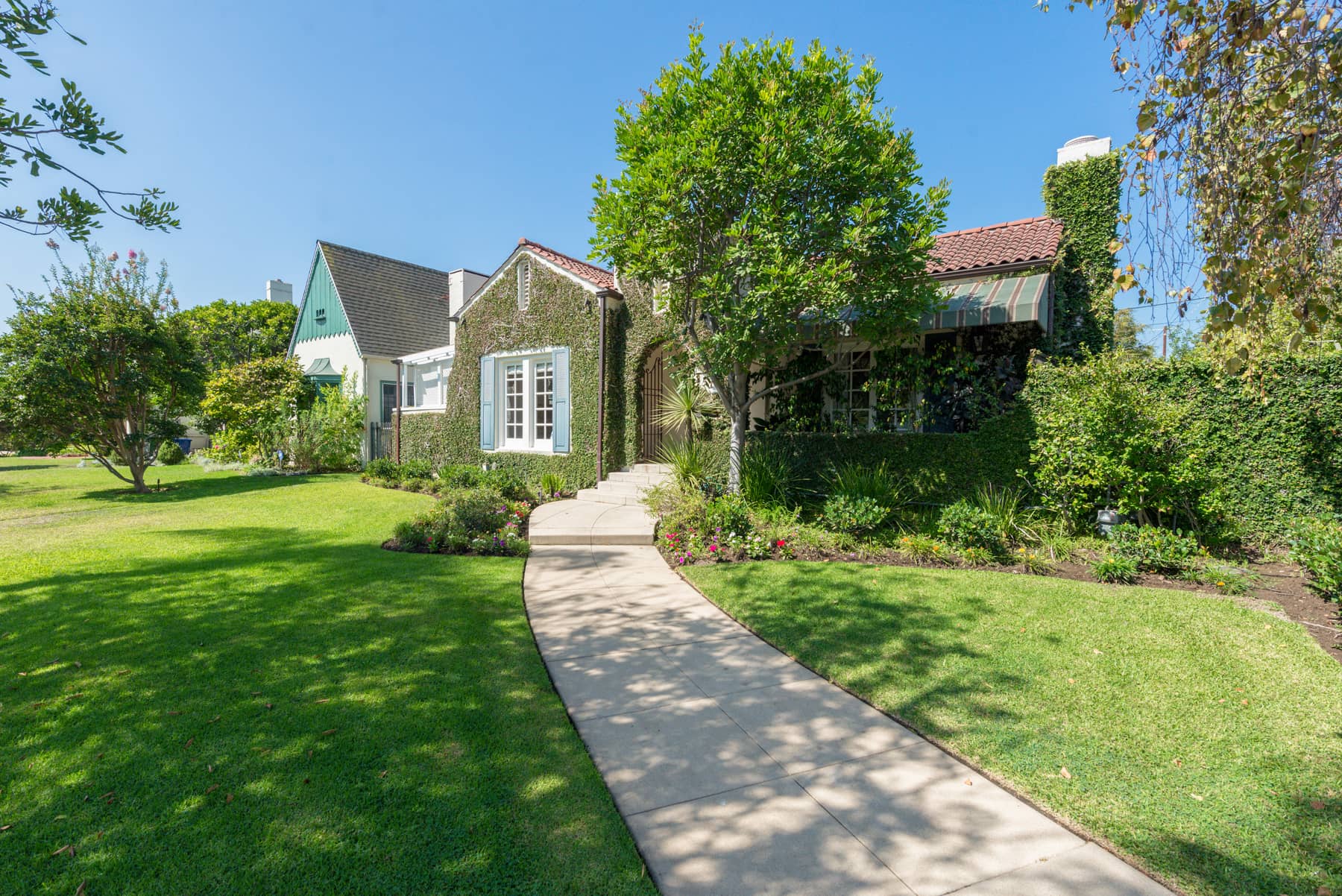 251 N Beachwood Dr, Larchmont Village